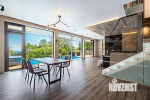 Дом 220м², 2-этажный, участок 10 сот.  