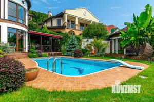 Дом 330м², 3-этажный, участок 7 сот.  