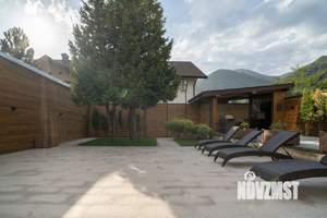 Дом 370м&sup2;, 3-этажный, участок 6 сот.  