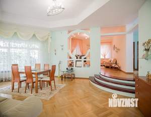 Коттедж 347м², 3-этажный, участок 5 сот.  
