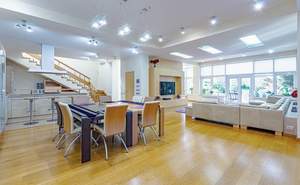 Дом 800м², 3-этажный, участок 11 сот.  