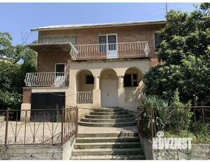 Дом 192м&sup2;, 3-этажный, участок 10 сот.  