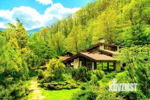 Дом 400м², 2-этажный, участок 15 сот.  