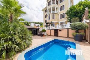 Дом 550м², 4-этажный, участок 9 сот.  