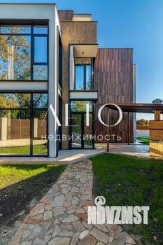 Дом 297м², 3-этажный, участок 8 сот.  