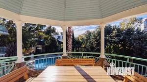 Дом 400м&sup2;, 3-этажный, участок 16 сот.  