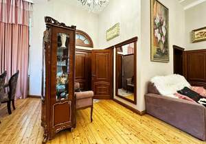 Дом 450м², 3-этажный, участок 10 сот.  