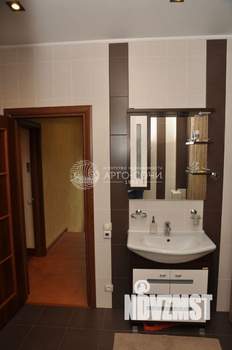 Коттедж 250м², 2-этажный, участок 10 сот.  