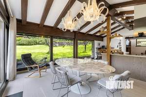 Дом 299м², 2-этажный, участок 15 сот.  