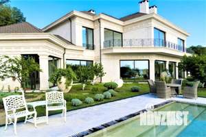 Дом 1200м², 2-этажный, участок 50 сот.  