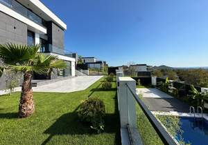 Дом 300м², 3-этажный, участок 5 сот.  