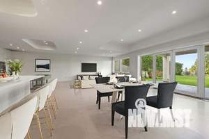 Дом 650м², 3-этажный, участок 128 сот.  