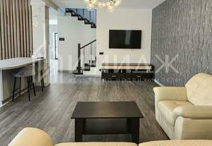 Дом 350м², 2-этажный, участок 10 сот.  