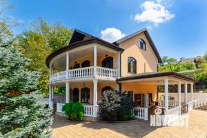 Дом 422м², 3-этажный, участок 14 сот.  