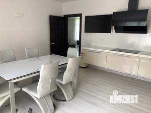 Дом 318м², 3-этажный, участок 20 сот.  