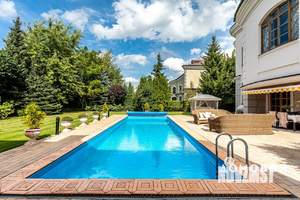 Дом 500м², 3-этажный, участок 25 сот.  