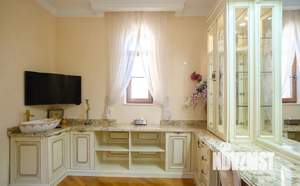 Дом 300м², 2-этажный, участок 6 сот.  