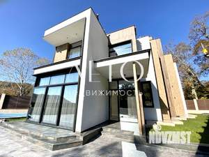 Дом 297м², 3-этажный, участок 8 сот.  