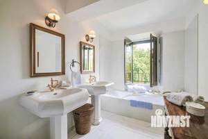 Дом 620м², 2-этажный, участок 30 сот.  