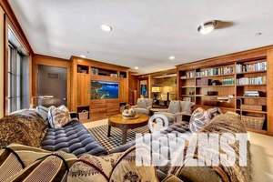 Дом 215м², 2-этажный, участок 15 сот.  