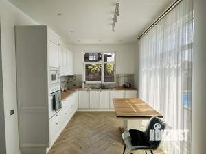 Коттедж 180м², 2-этажный, участок 5 сот.  