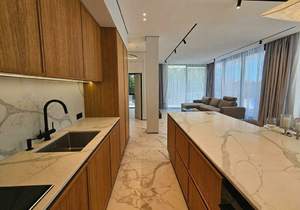 Дом 250м², 2-этажный, участок 6 сот.  