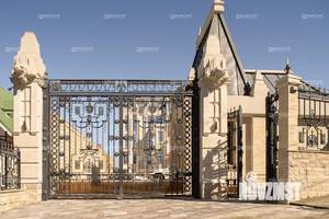 Коттедж 1500м², 3-этажный, участок 140 сот.  