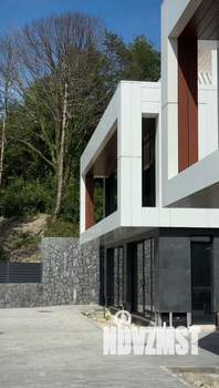 Коттедж 200м², 2-этажный, участок 6 сот.  