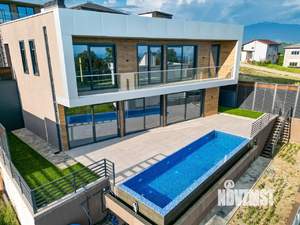 Дом 250м², 2-этажный, участок 6 сот.  