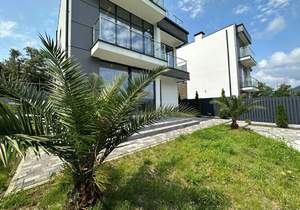 Дом 290м², 2-этажный, участок 6 сот.  