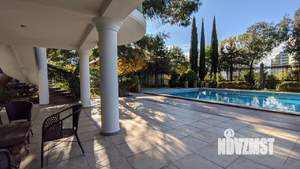 Коттедж 570м², 3-этажный, участок 20 сот.  