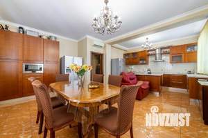 Коттедж 340м², 3-этажный, участок 3 сот.  