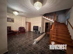 Таунхаус 280м², 3-этажный, участок 3 сот.  