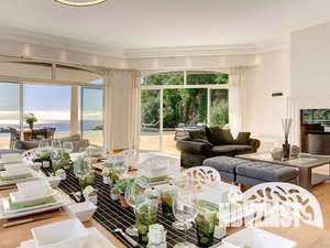 Дом 240м², 2-этажный, участок 11 сот.  