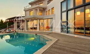 Дом 350м², 2-этажный, участок 7 сот.  