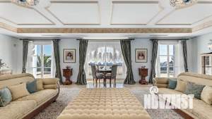 Дом 1400м², 3-этажный, участок 35 сот.  