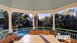 Дом 400м², 3-этажный, участок 16 сот.  