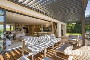 Дом 950м&sup2;, 3-этажный, участок 80 сот.  