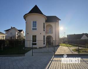 Дом 321м&sup2;, 3-этажный, участок 5 сот.  