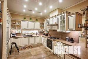 Дом 687м², 3-этажный, участок 6 сот.  