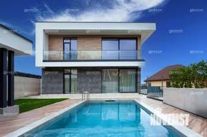 Дом 220м², 2-этажный, участок 5 сот.  