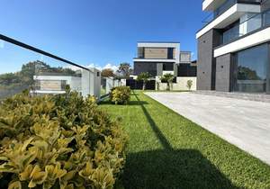 Дом 300м², 3-этажный, участок 5 сот.  