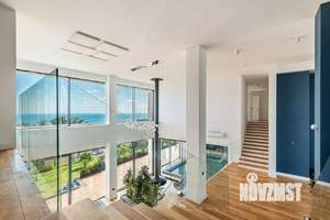 Дом 500м², 3-этажный, участок 15 сот.  