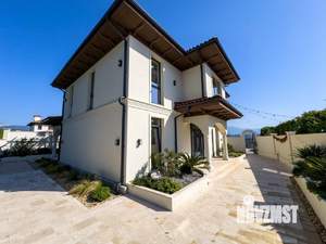 Дом 300м², 2-этажный, участок 5 сот.  