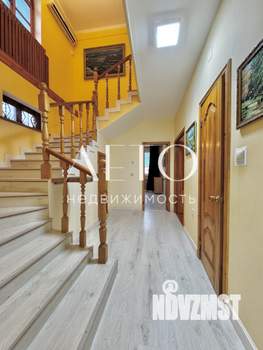 Коттедж 290м², 3-этажный, участок 5 сот.  