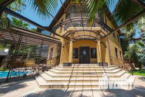 Дом 370м&sup2;, 2-этажный, участок 12 сот.  