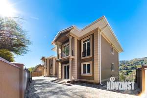 Дом 318м², 3-этажный, участок 6 сот.  