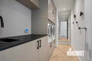Коттедж 200м², 3-этажный, участок 8 сот.  