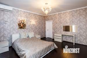 Дом 265м², 3-этажный, участок 15 сот.  