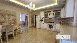 Коттедж 430м², 3-этажный, участок 15 сот.  
